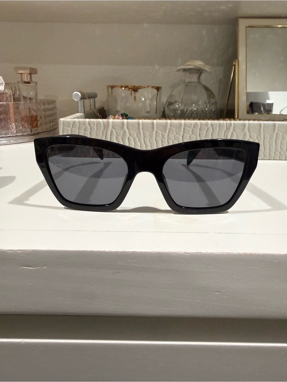 rag & bone Black Cat-Eye Sunglasses with Gray Lenses